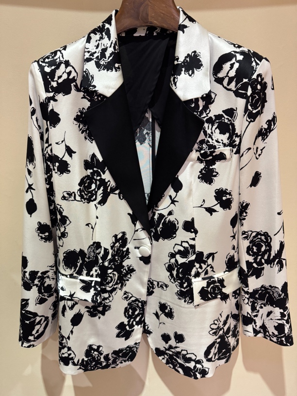 小芳衣饰印花西装1300号链接