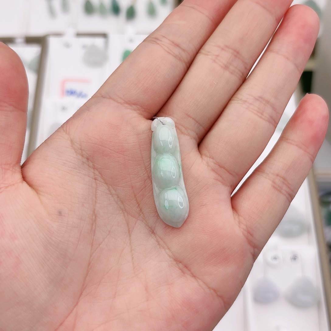 翡翠颈饰未镶嵌豆子