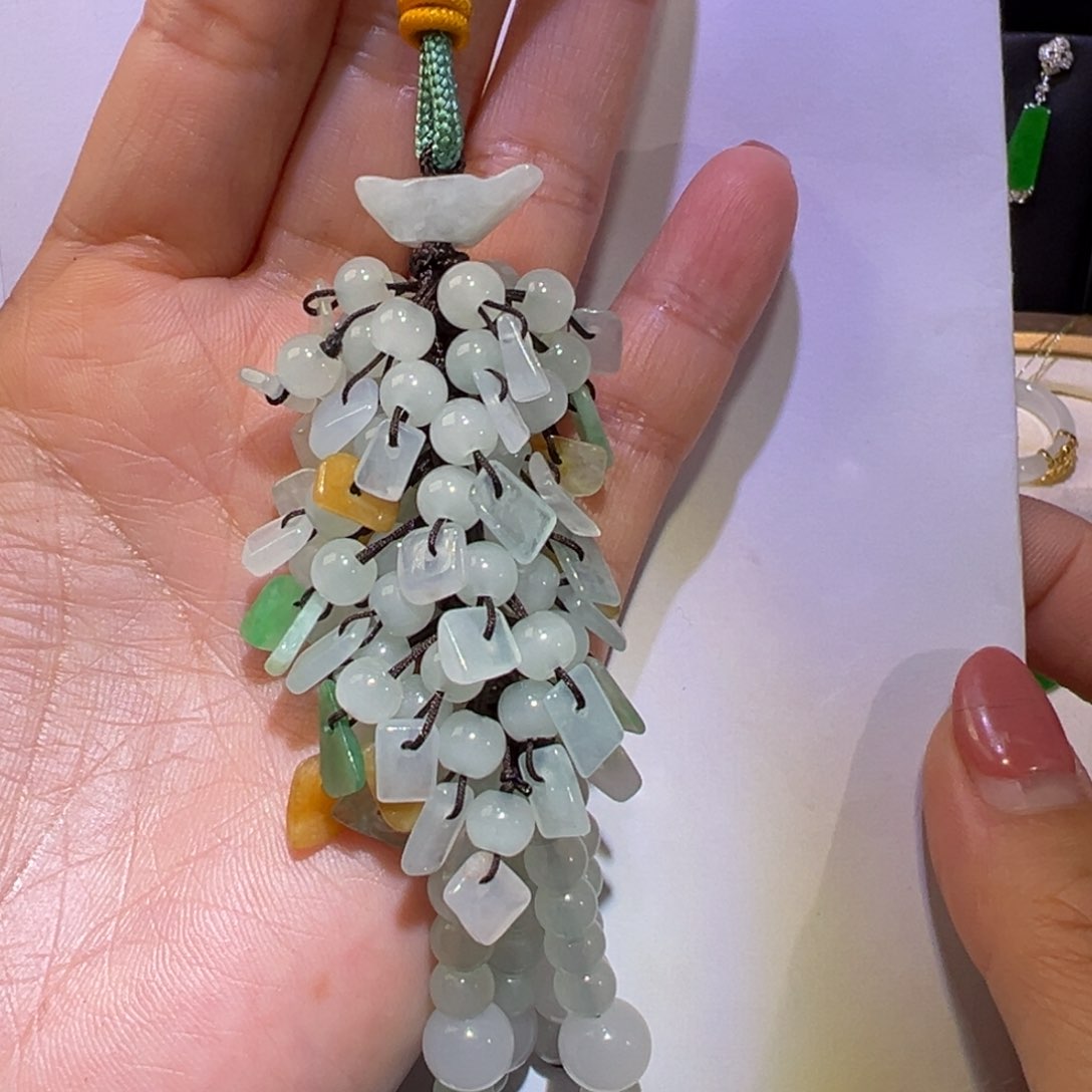 翡翠颈饰未镶嵌吊坠