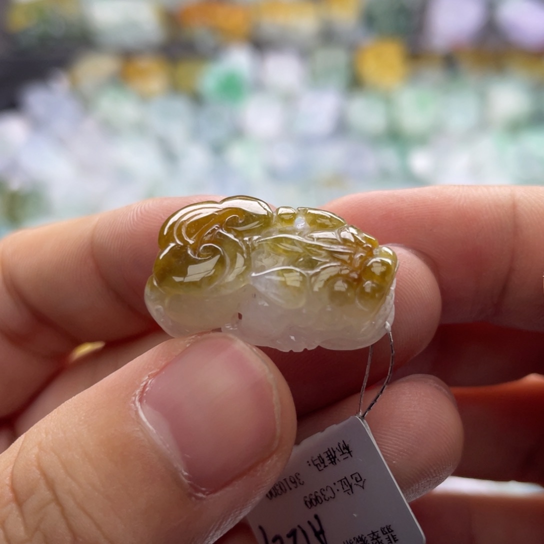 翡翠颈饰未镶嵌蓝**貔貅