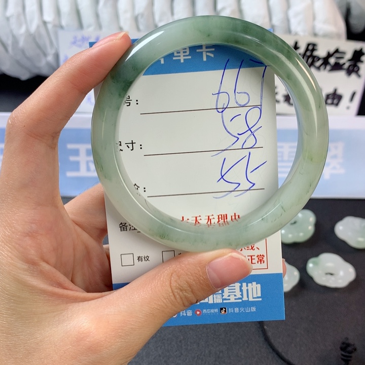 石英质玉手镯未镶嵌