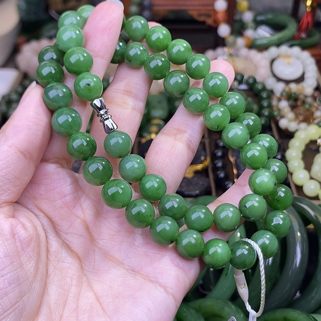 和田玉碧玉补贴阳绿项链9+未镶嵌