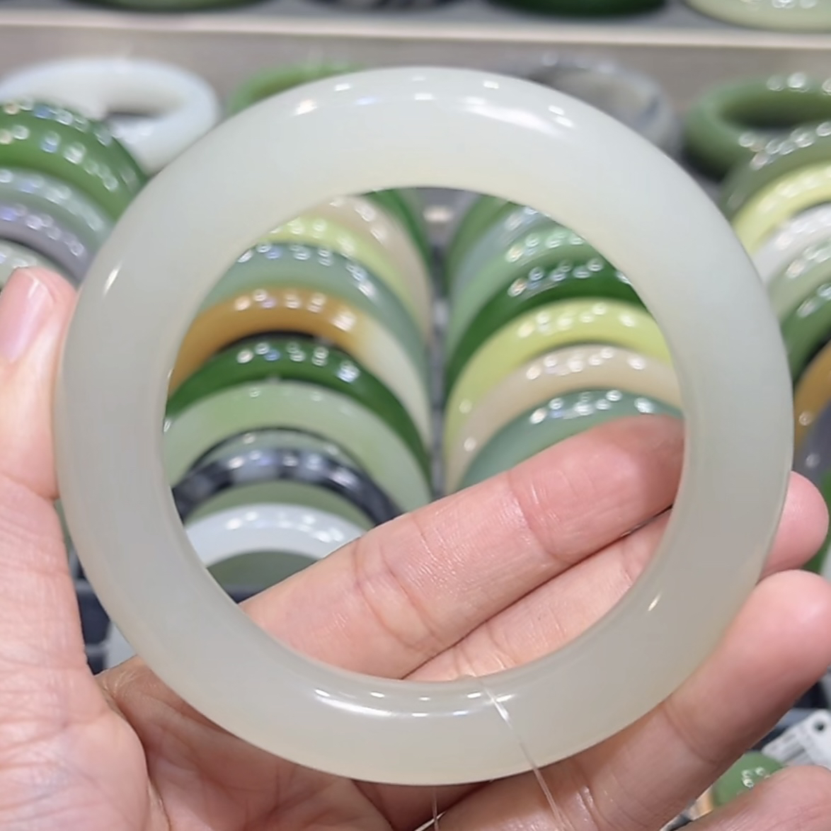 和田玉高冰起荧光荔枝冻晴水手镯56-57圈口（胖圆）