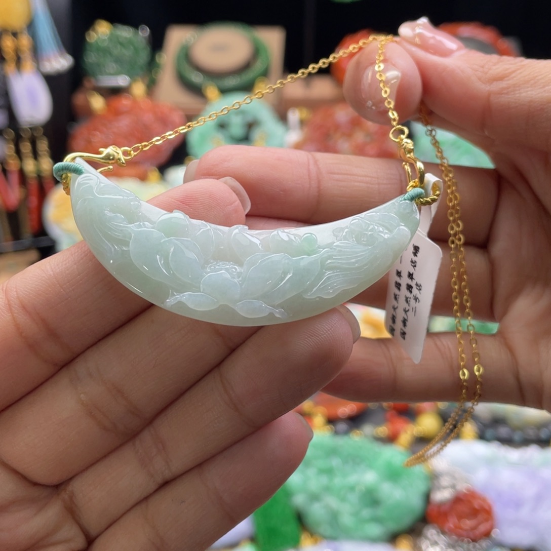 翡翠颈饰未镶嵌是**呀代编织