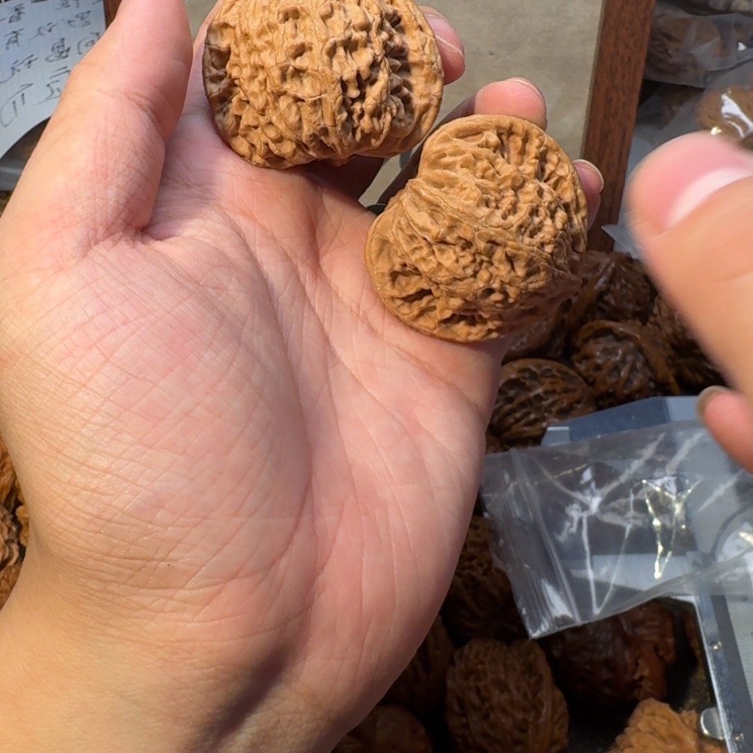 文玩核桃吊坠虎头王