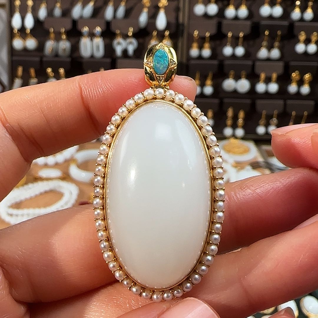 和田玉颈饰18K金镶嵌