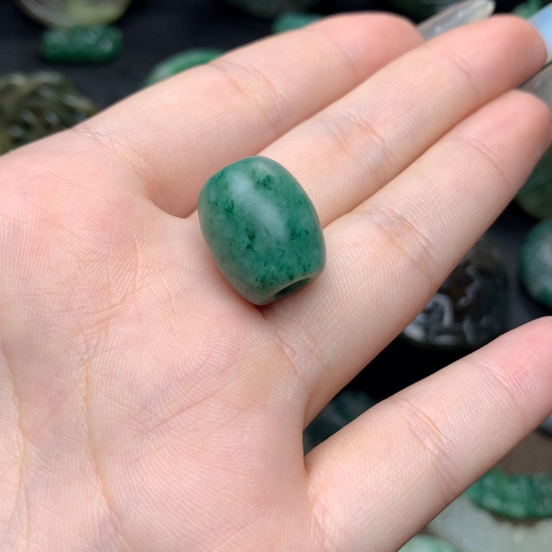 独山玉未镶嵌颈饰