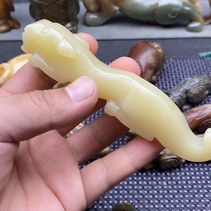 未镶嵌蛇纹石玉颈饰