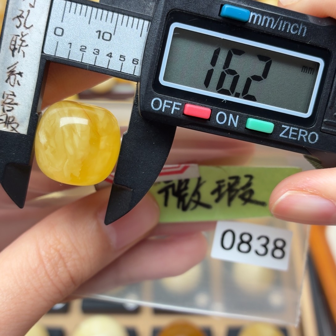 张***张琥珀未镶嵌裸石蜜蜡