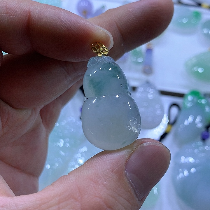 翡翠颈饰18K金镶嵌天然翡翠A货吊坠