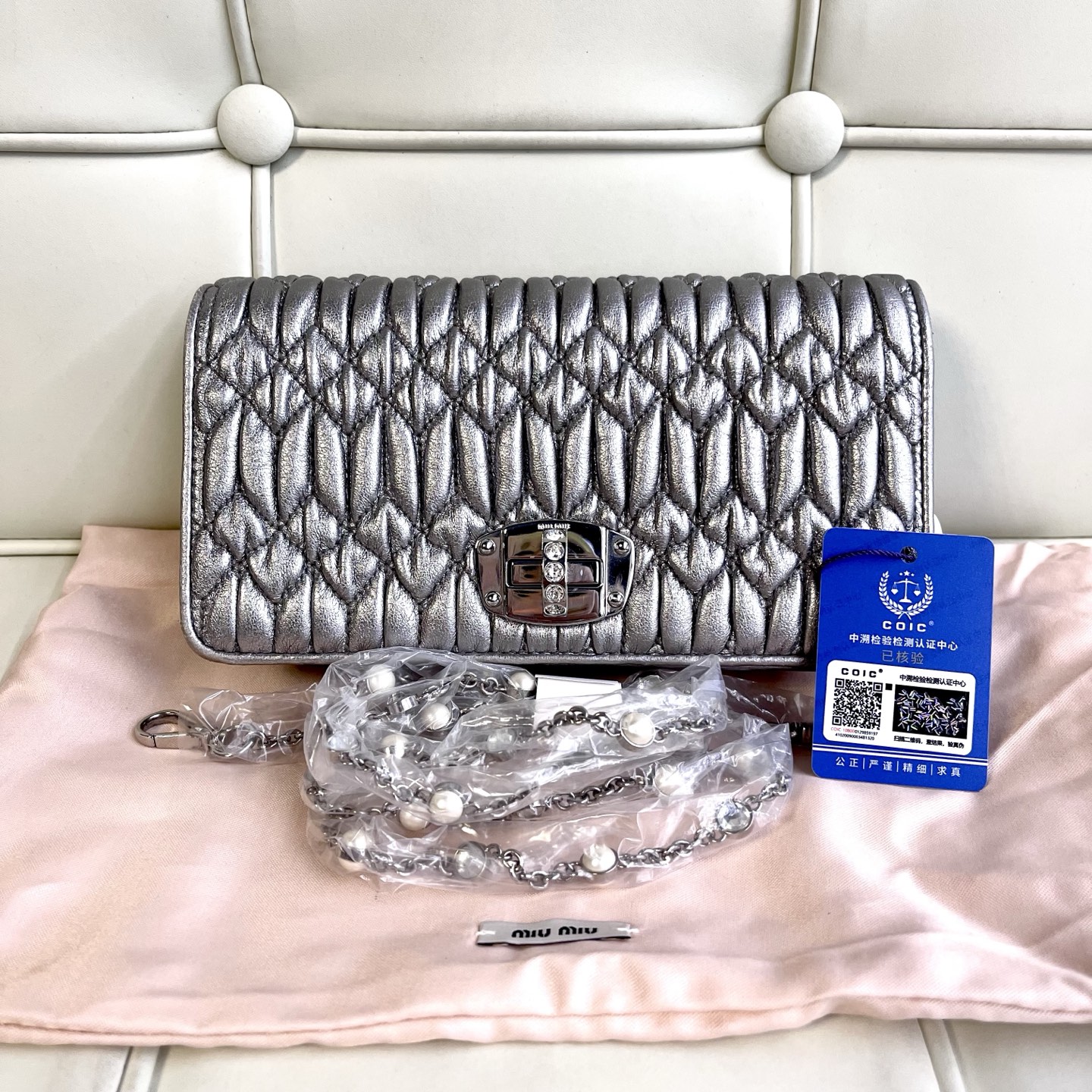 95新 MIU MIU/缪缪 120258 miumiu银色褶皱链条包斜挎包