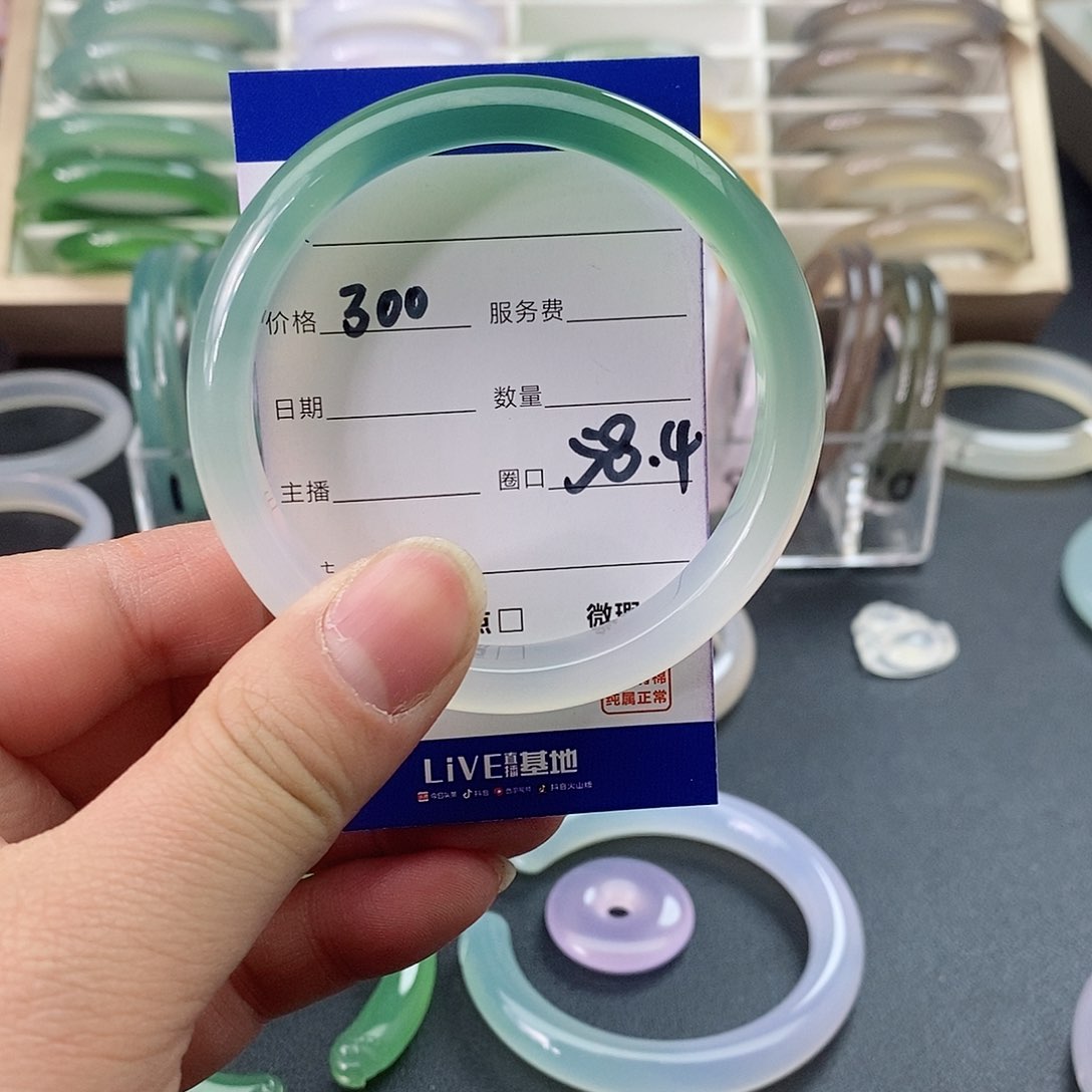 玛瑙/玉髓手镯未镶嵌今****?
