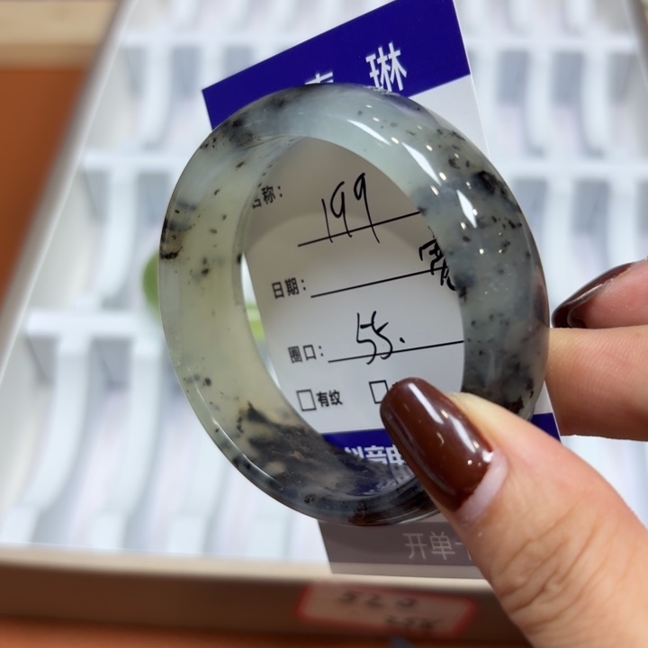 未镶嵌岫玉手镯天然