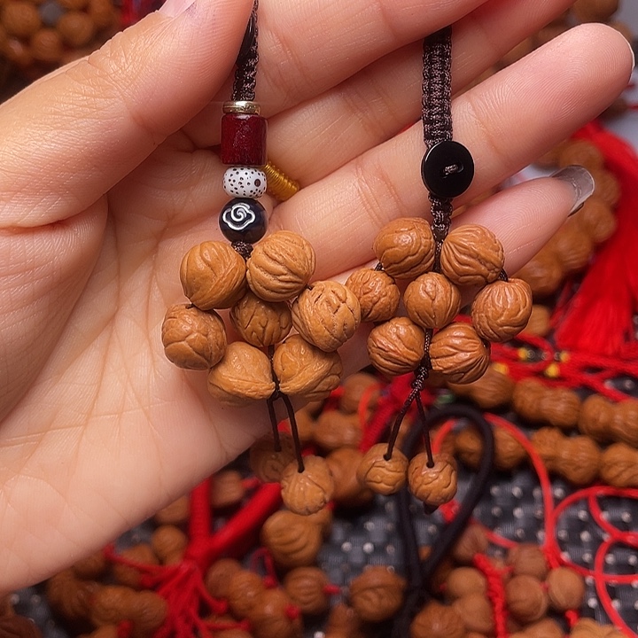 木质类龙纹桃枭挂件