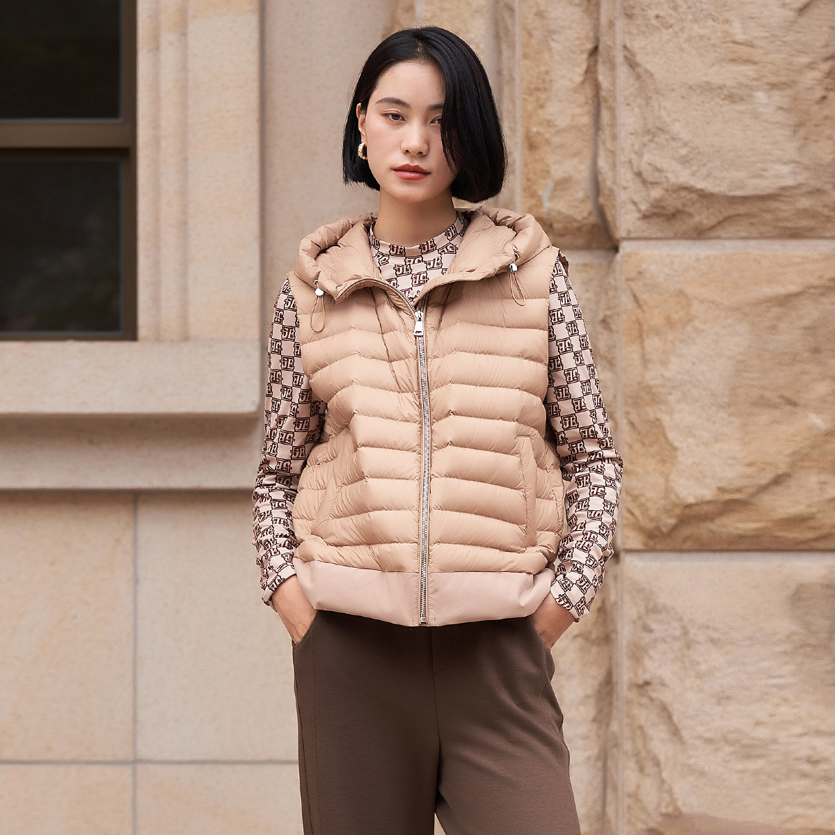 歌蒂诗冬季专柜新款时尚通勤简约气质鸭绒马甲秋冬8D42Y4711女款