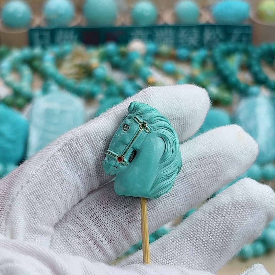 绿松石未镶嵌珠宝奇石