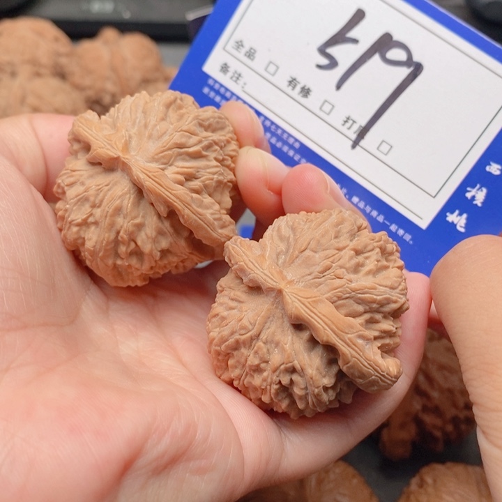 把件桃核41白狮子519号牌