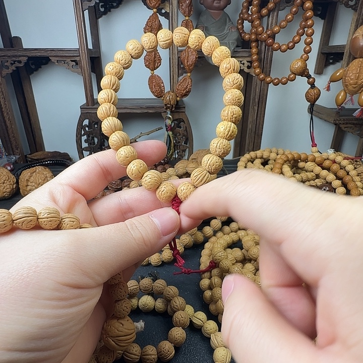 A***森吊坠桃核桃核手串
