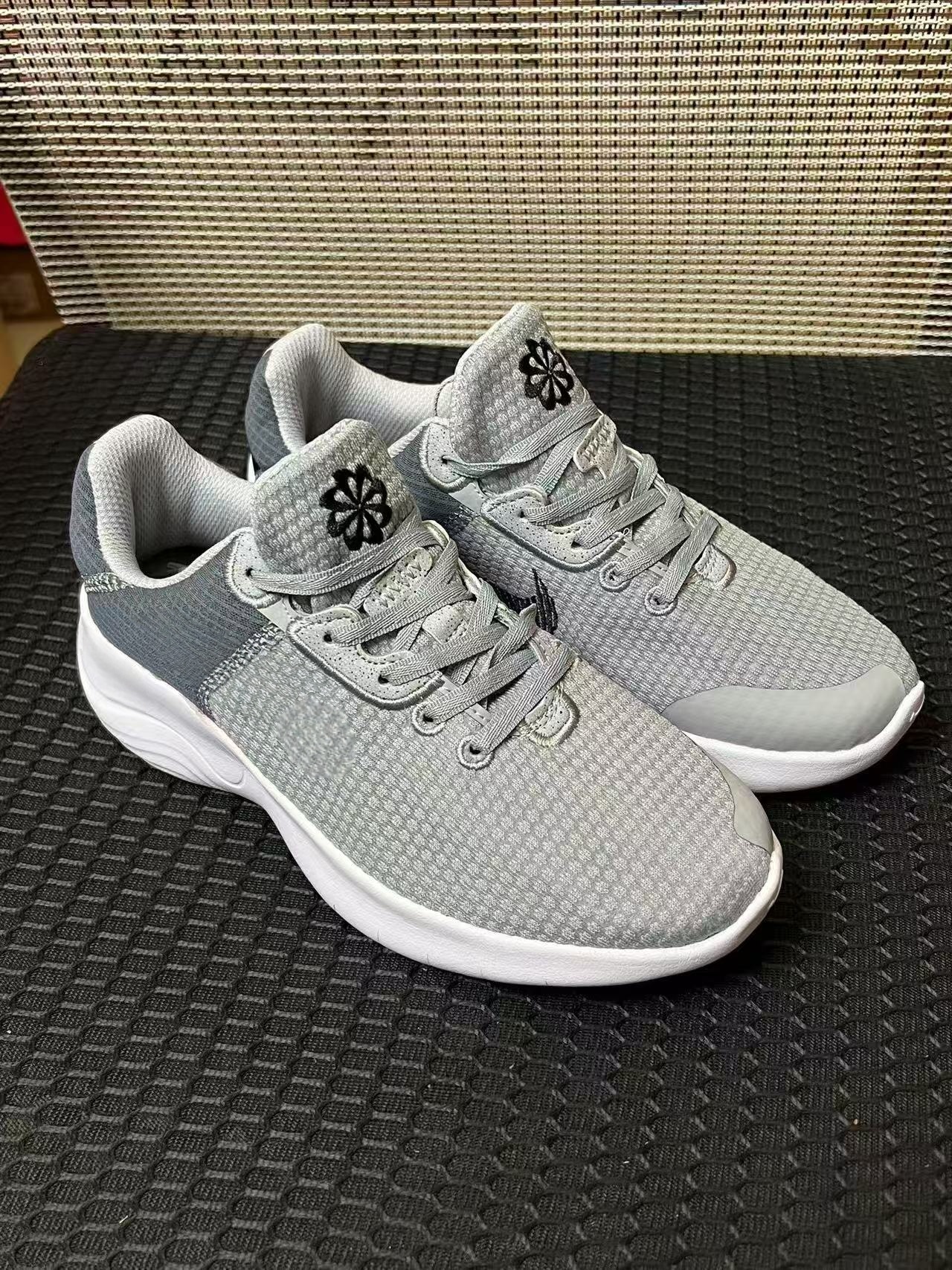 夏季Nk新款防滑伦敦低帮跑步鞋时尚休闲鞋男女同款黑白