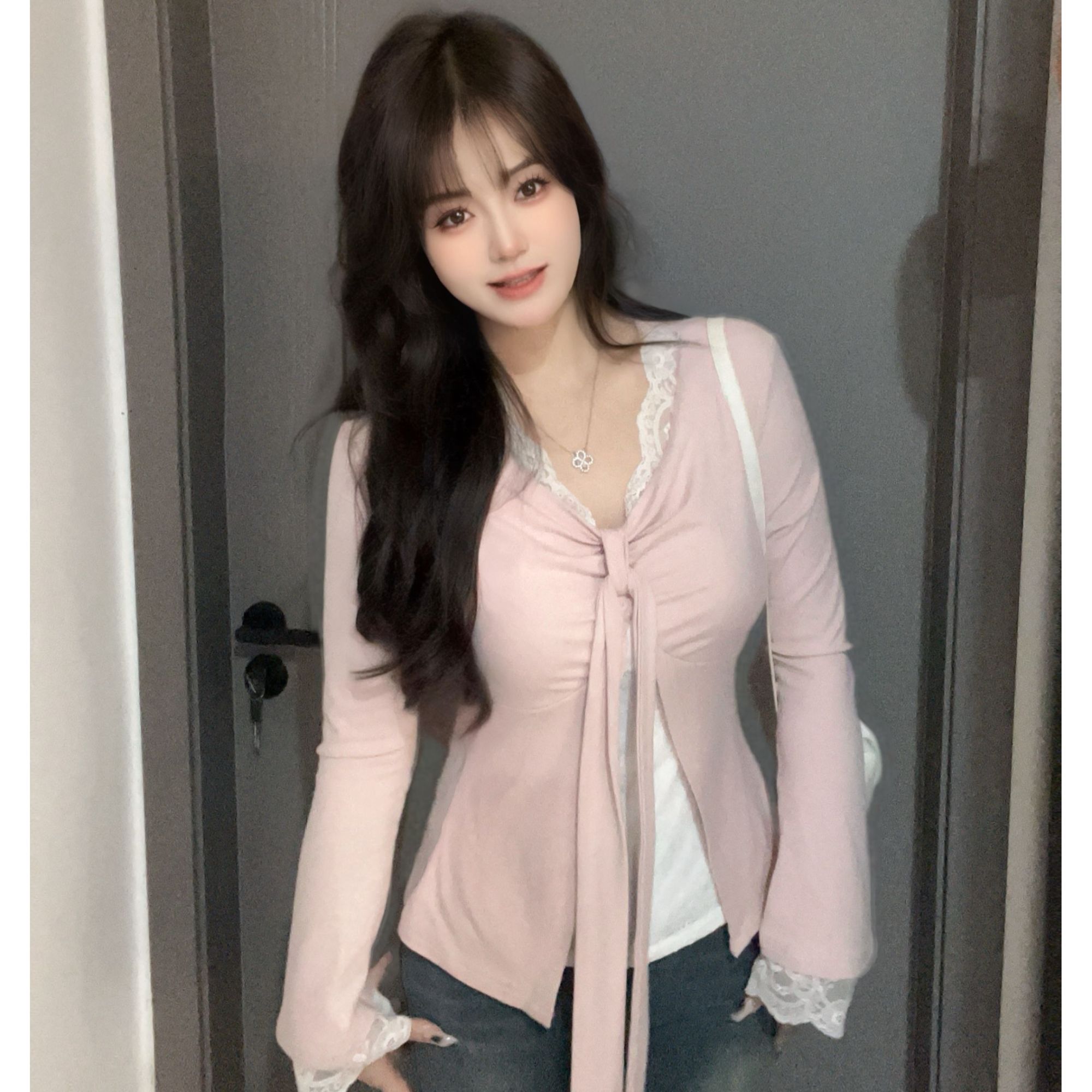 大码胖妹妹纯欲风V领绑带蕾丝拼接长袖t恤女早秋修身显瘦别致上衣