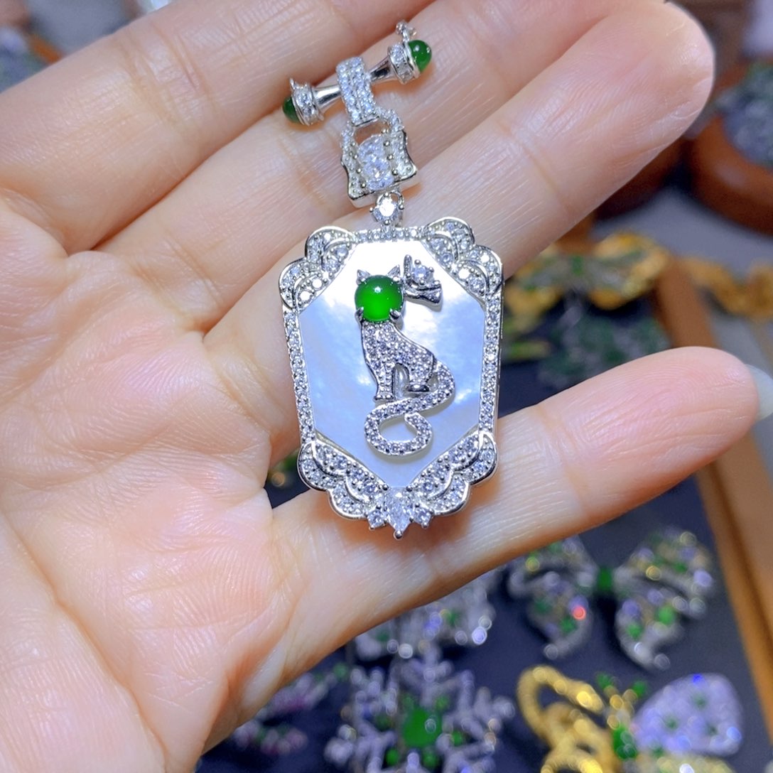 翡翠颈饰银S925镶嵌天然翡翠