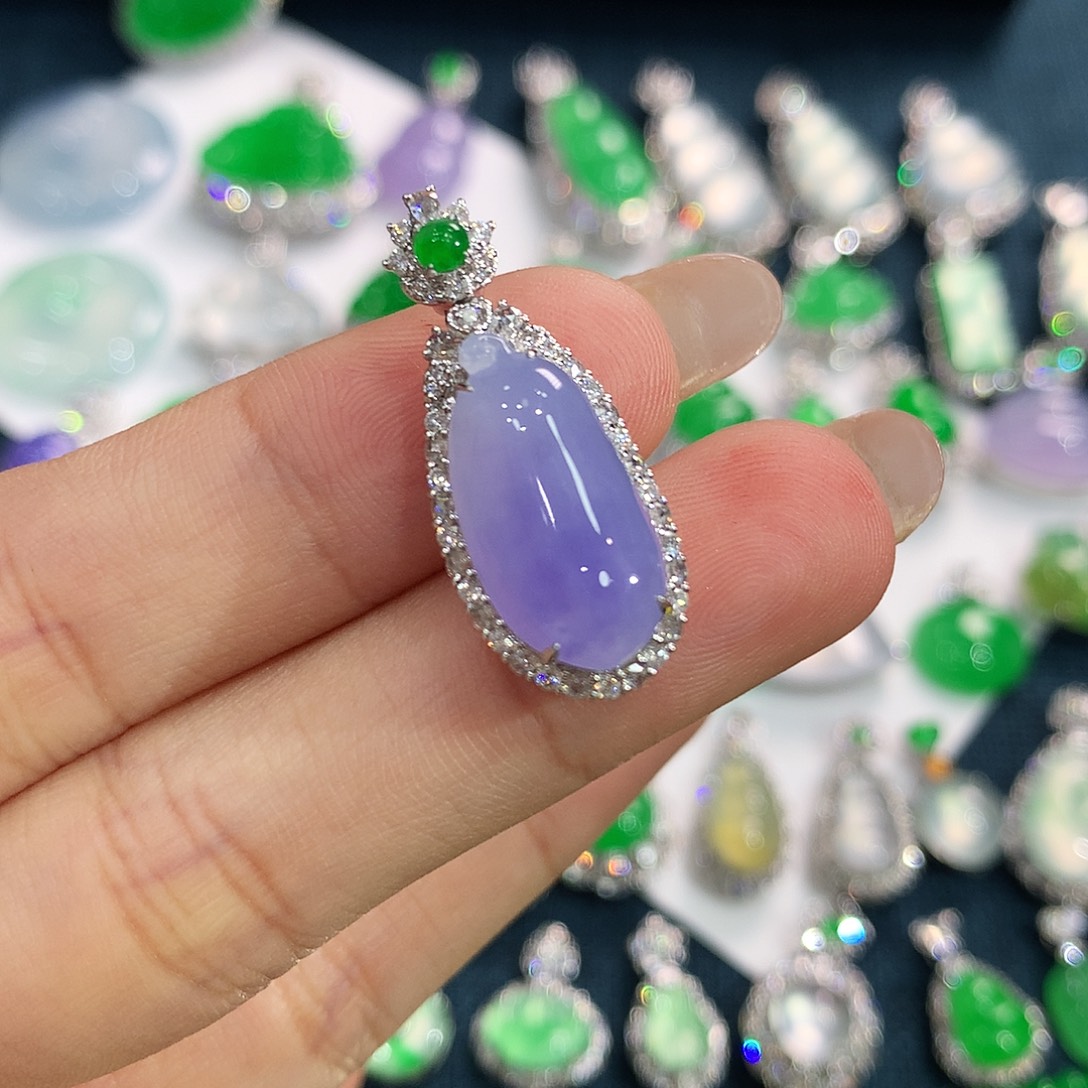 翡翠18K金镶嵌颈饰