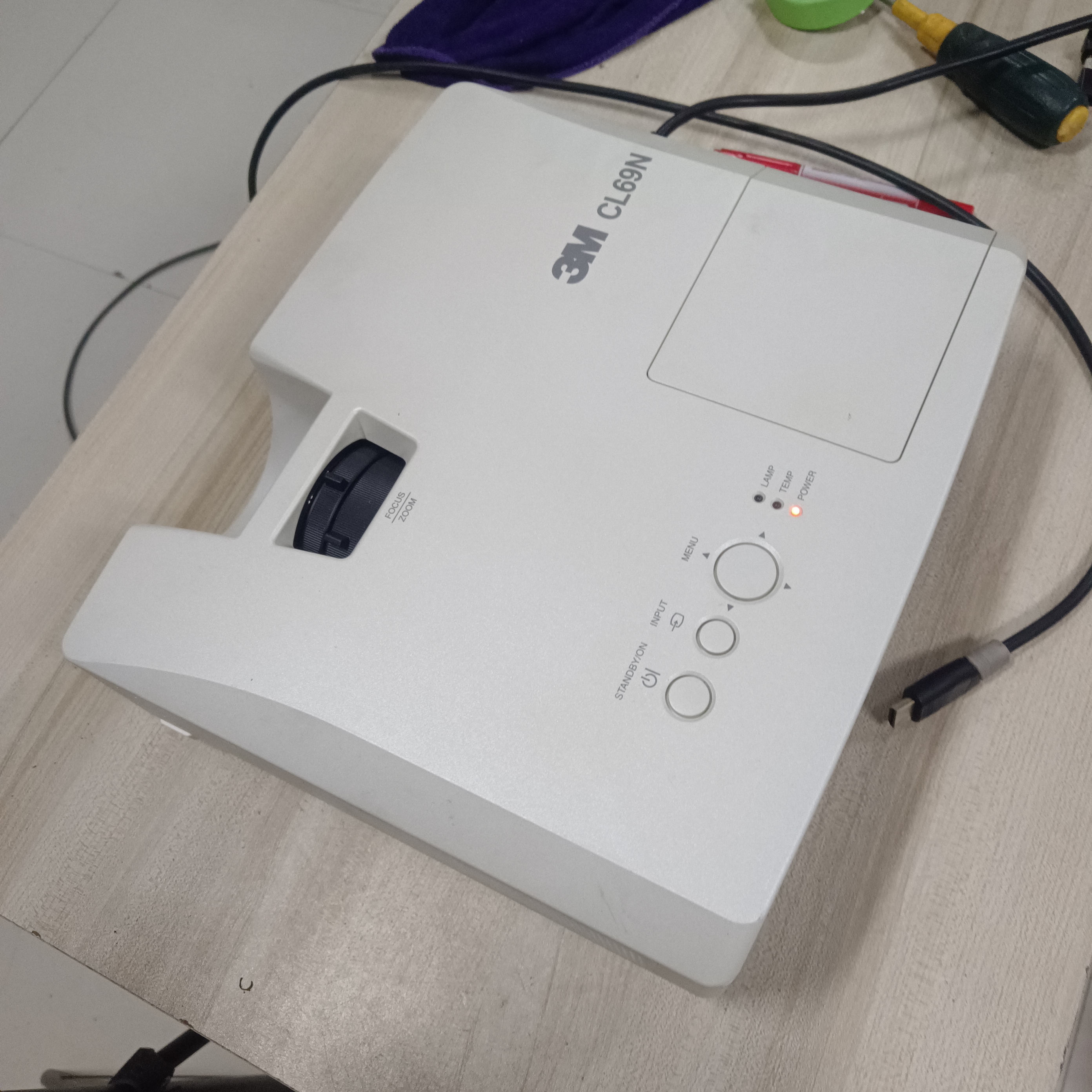 9新  二手三m投影仪运费自理