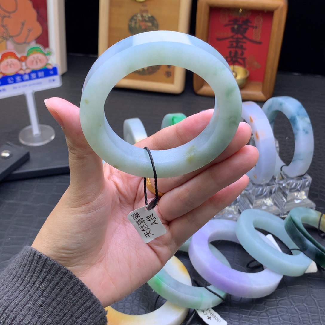 定制翡翠未镶嵌翡翠手镯
