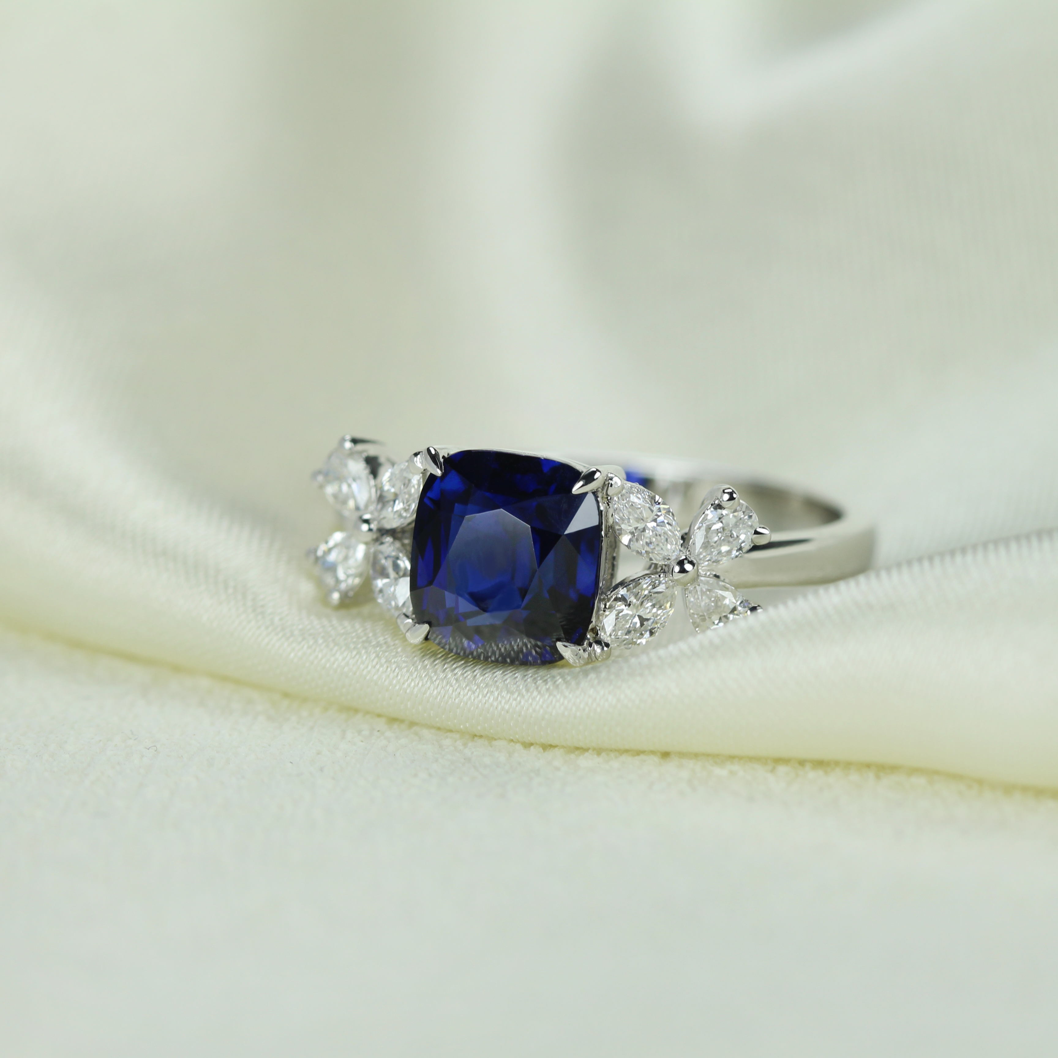 璐宝珠宝 蓝宝石蝴蝶结18k金戒指