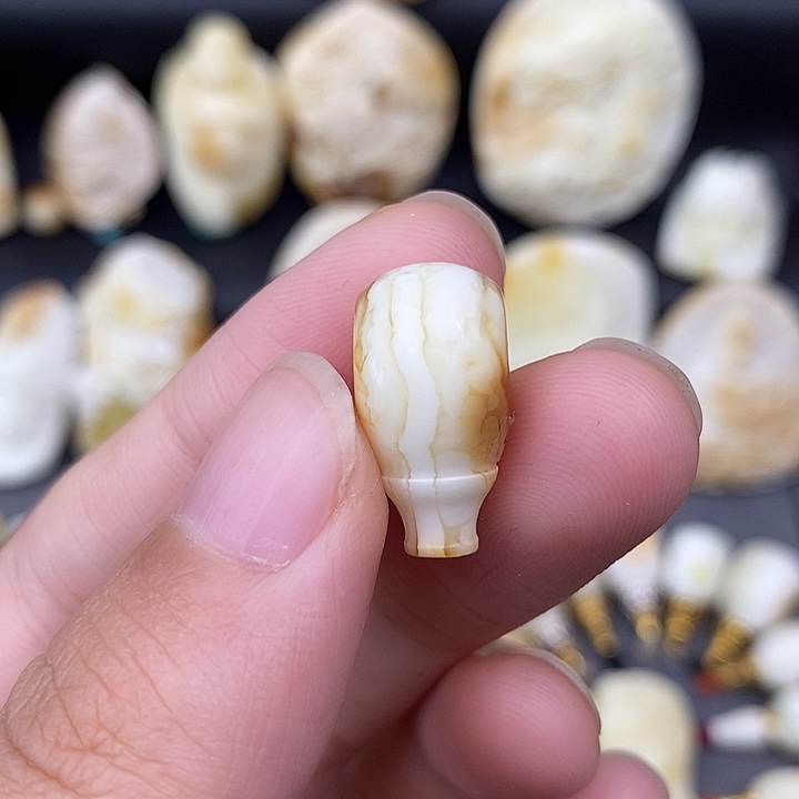 未镶嵌琥珀裸石10三通b167