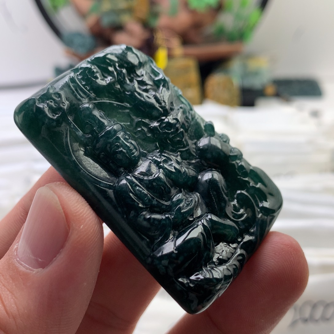 颈饰未镶嵌翡翠观音