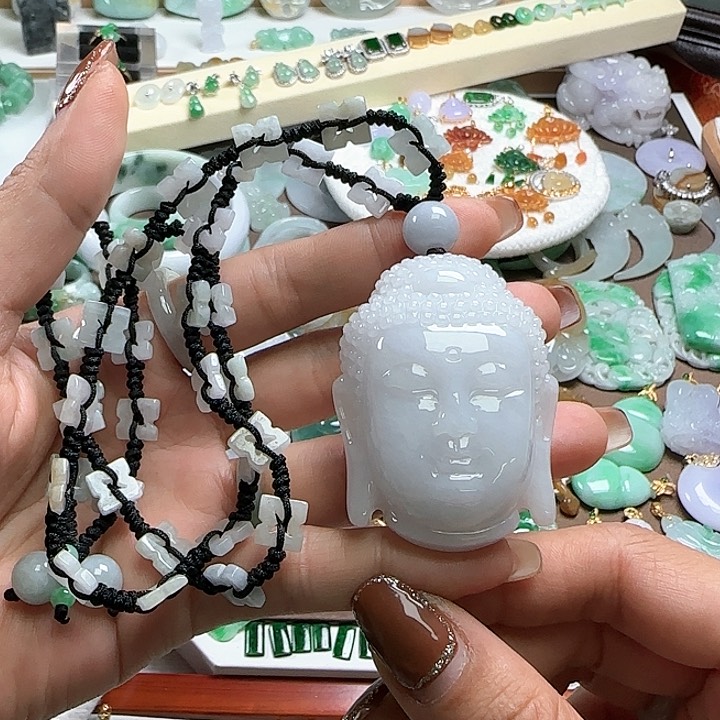 翡翠颈饰未镶嵌奶白底大佛头一刀切