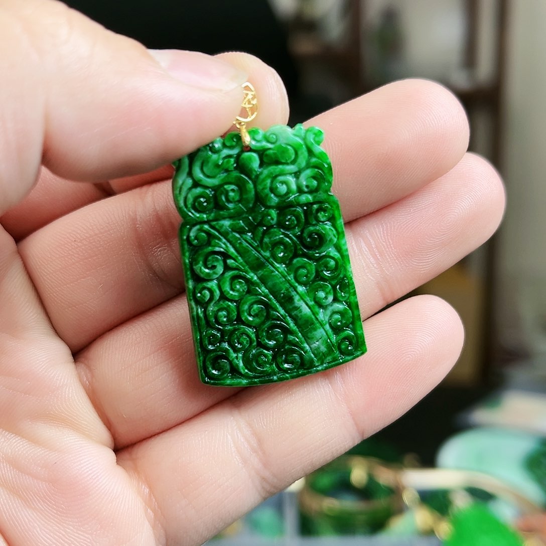 翡翠颈饰18K金镶嵌吊坠