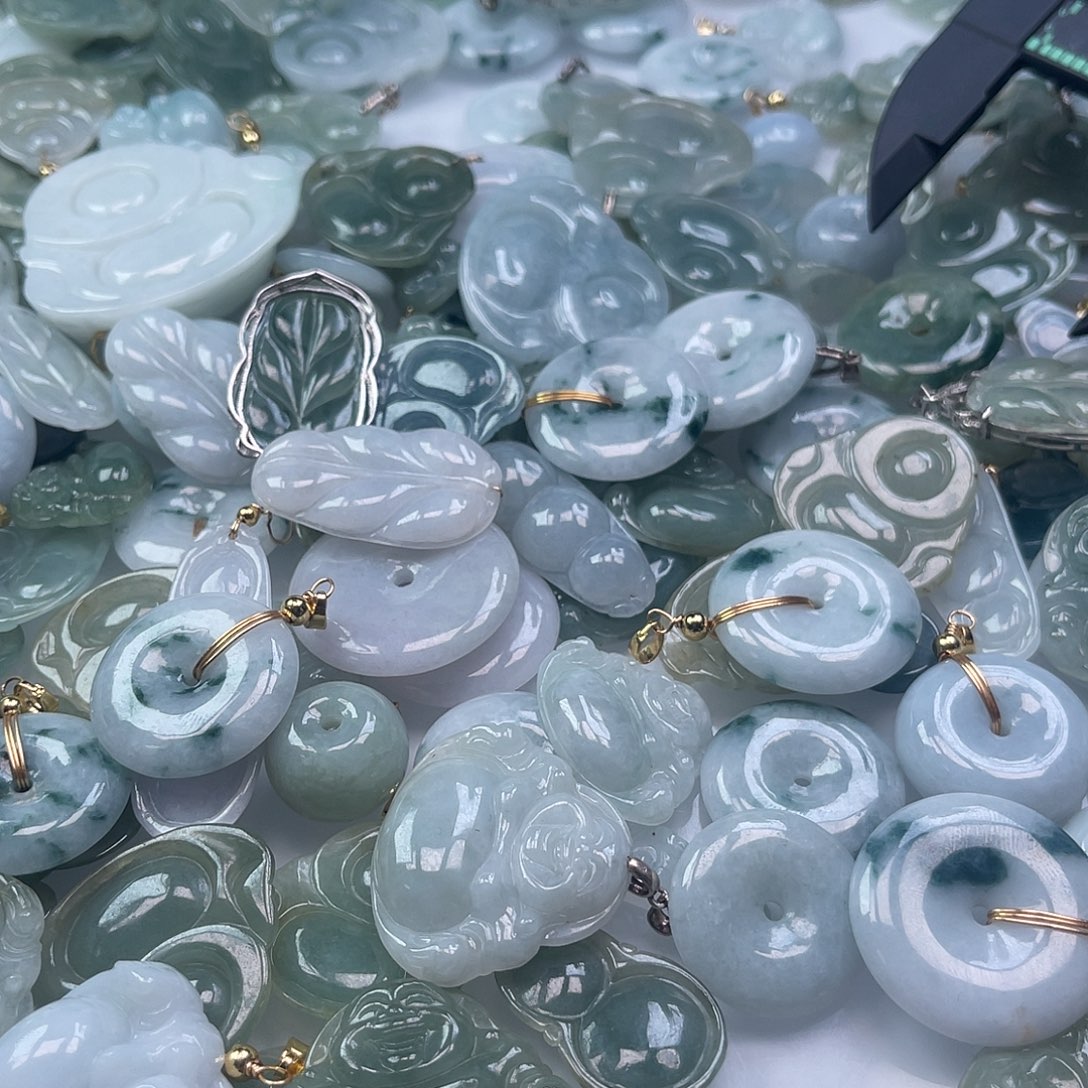 翡翠颈饰未镶嵌远*