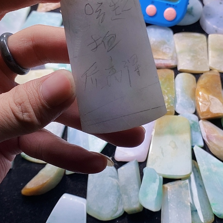 清***亮颈饰未镶嵌翡翠翡翠