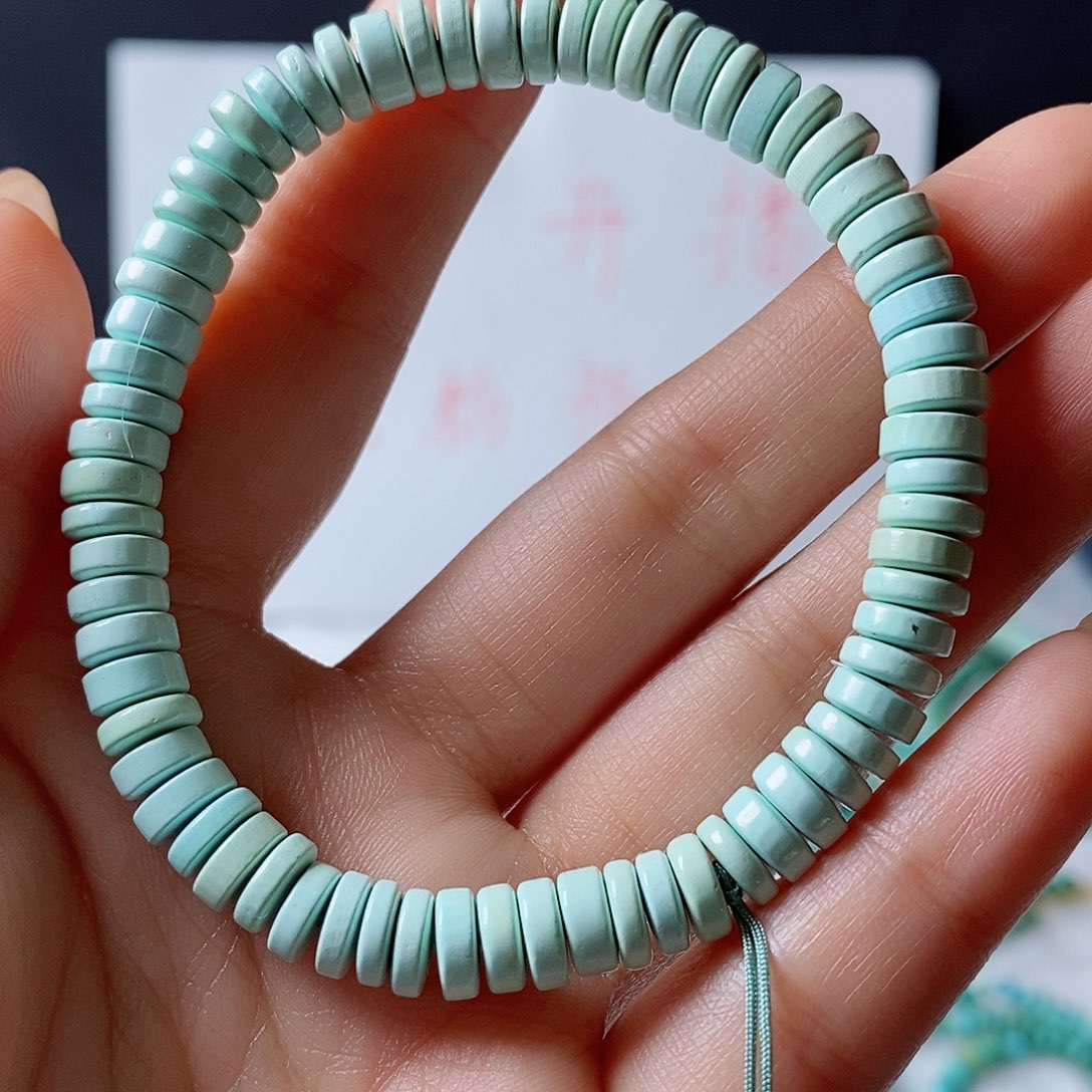 绿松石颈饰未镶嵌