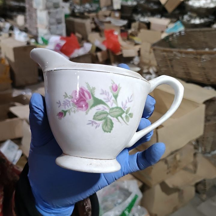 摆件盘子碗茶壶啥都有