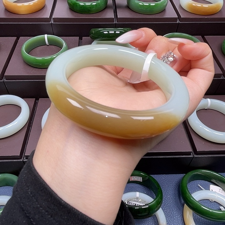 和田玉未镶嵌手镯