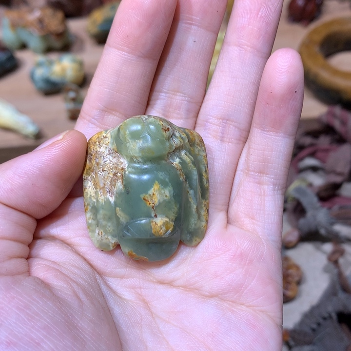 未镶嵌岫岩河磨玉（透闪石质玉）挂件