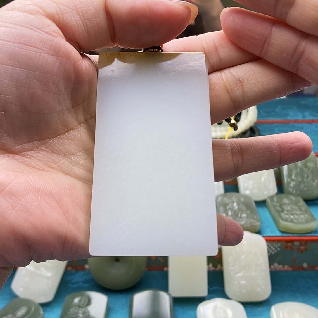 江***柒和田玉未镶嵌颈饰