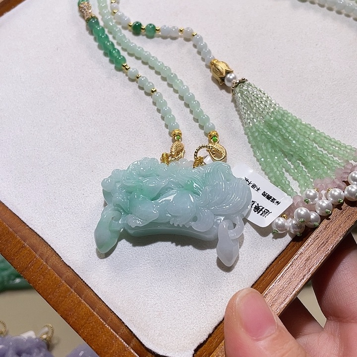 翡翠未镶嵌颈饰翡翠吊坠