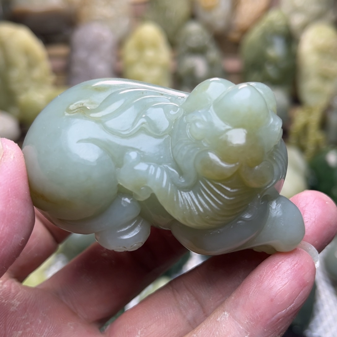 和田玉未镶嵌把件