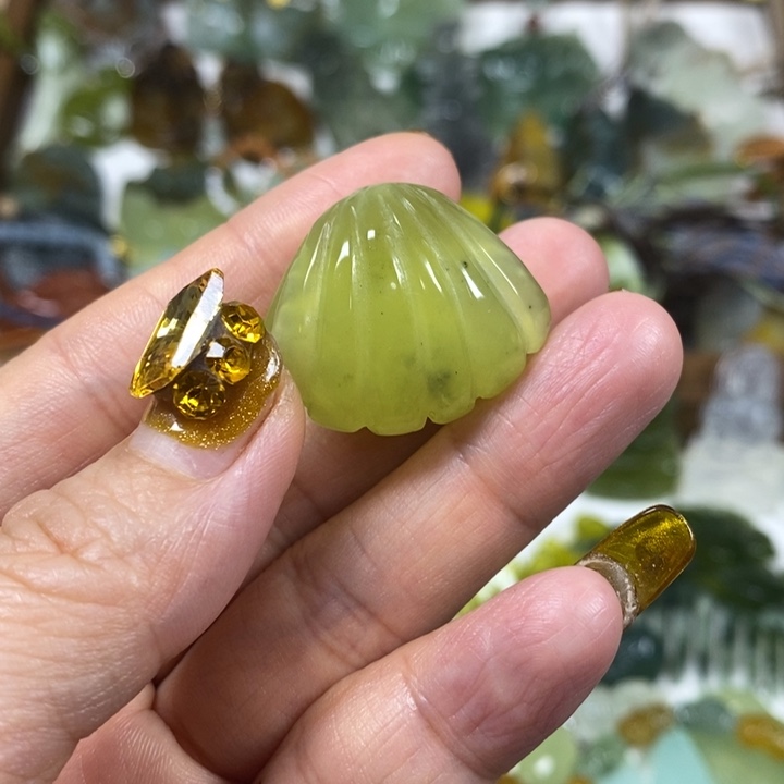 未镶嵌蛇纹石玉吊坠