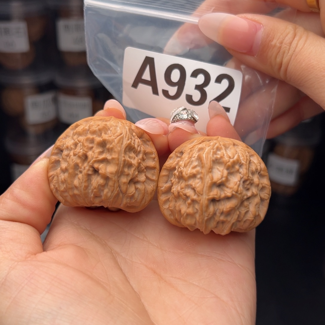 文玩核桃吊坠白狮子41