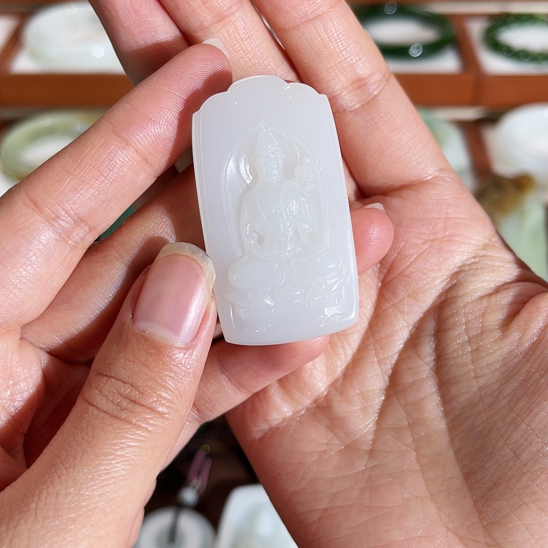 致***远和田玉未镶嵌颈饰