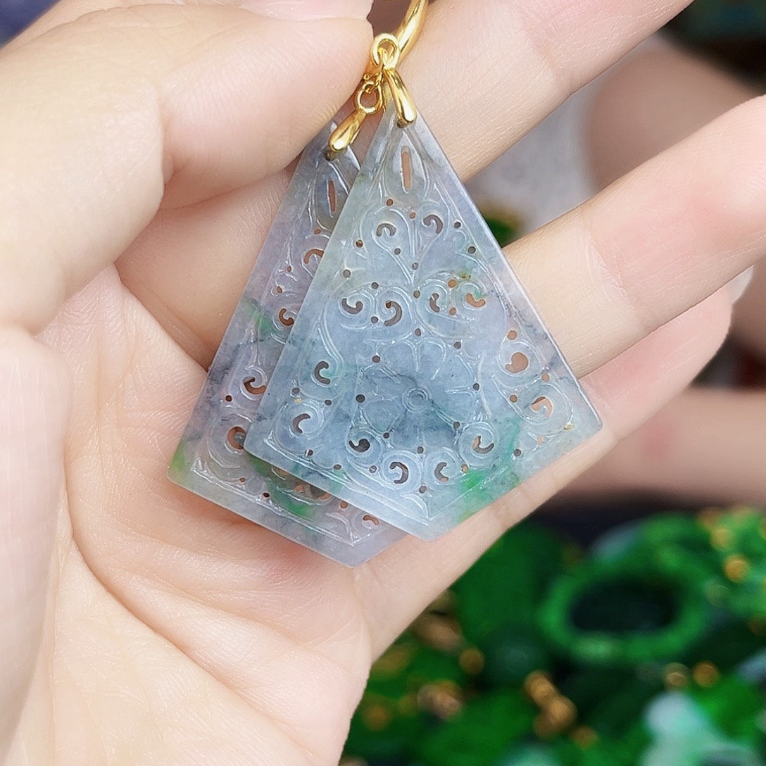 翡翠未镶嵌颈饰多样性