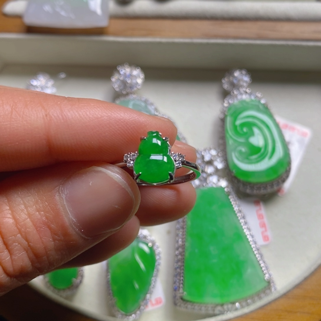 翡翠颈饰银S925镶嵌葫芦女戒