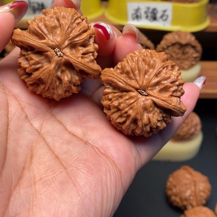 文玩核桃吊坠41水龙纹