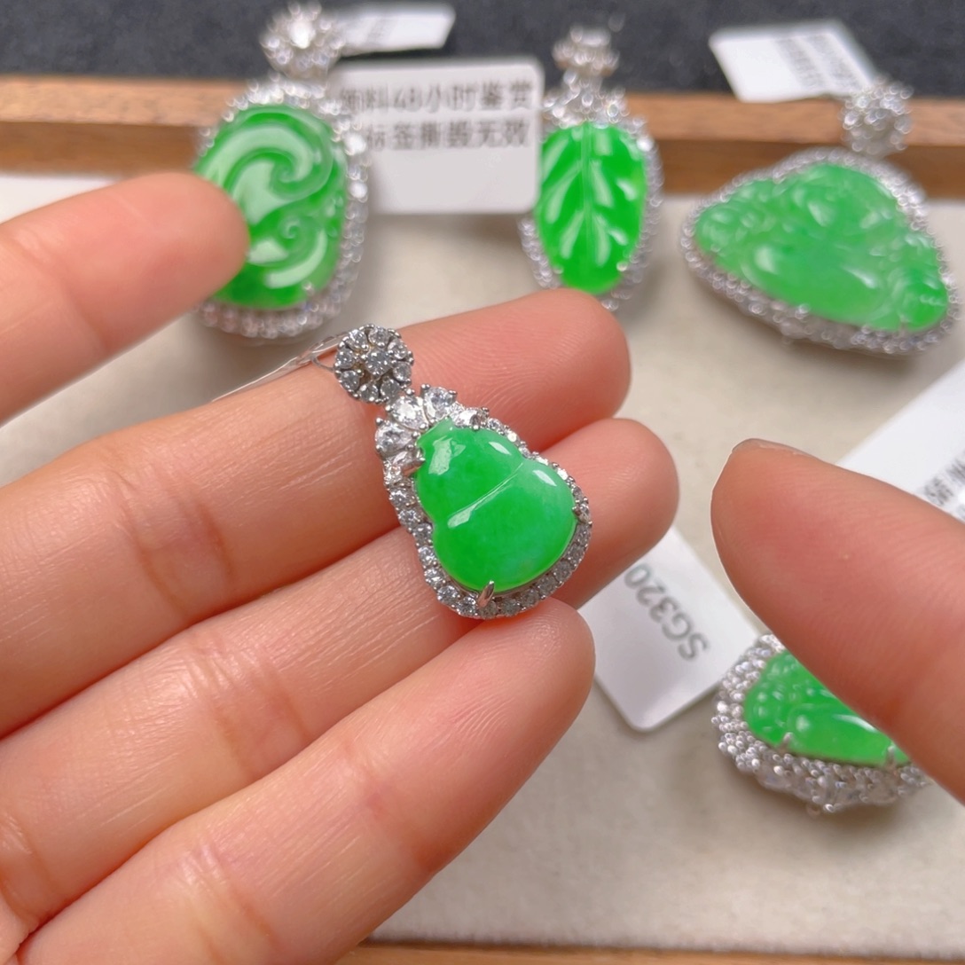 翡翠颈饰银S925镶嵌翡翠