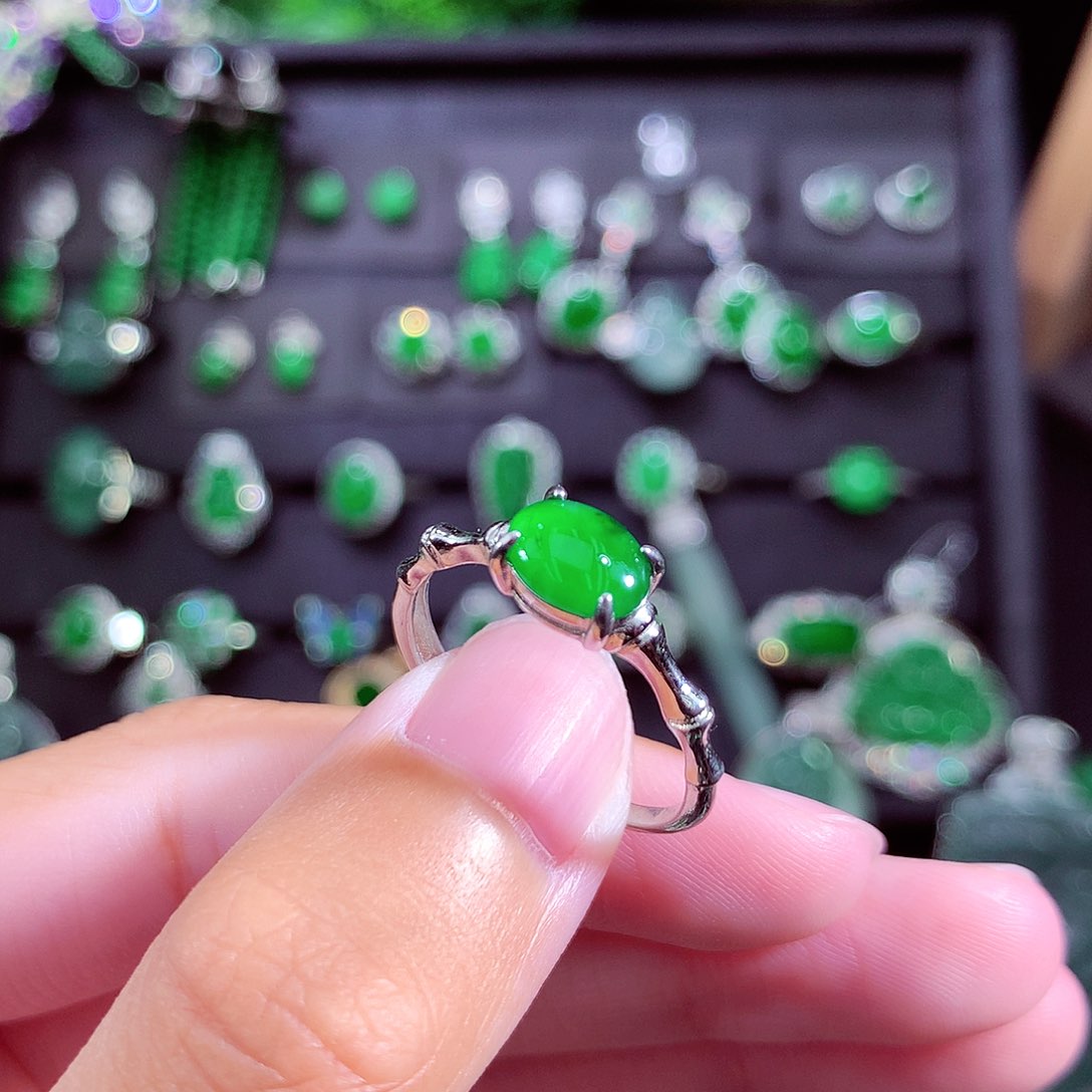 颈饰未镶嵌翡翠天然